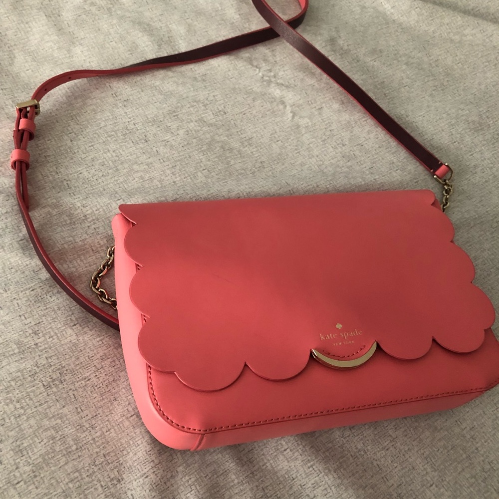 SOLD 🟡Kate Spade Scallop Bag - Picture 5 of 5